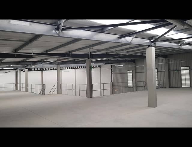 1,006M² FACTORY TO LET IN STIKLAND